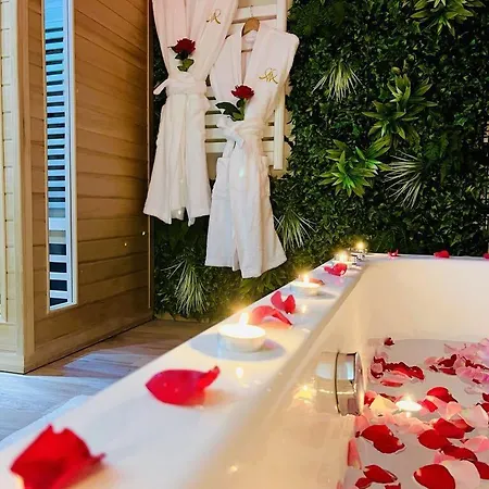 De L'as De Trefle Tatil Evi