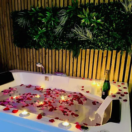 De L'as De Trefle Tatil Evi