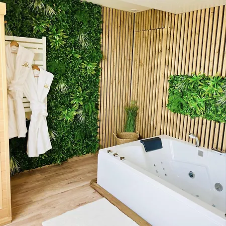 De L'as De Trefle Tatil Evi